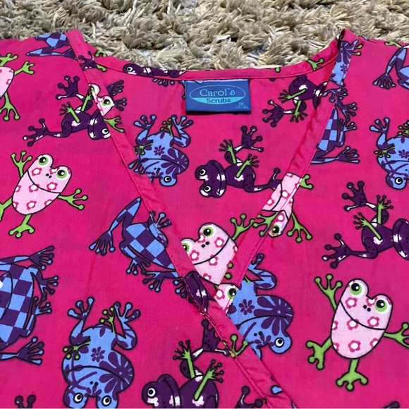 NWOT Carol’s Scrubs Woman’s Pink Frog Scrub Top - Picture 4 of 9